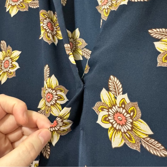Loft Navy Floral Flow Long Sleeve Blouse Size XS - Picture 3 of 9